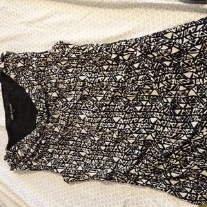 Women's top black and white sleeveless